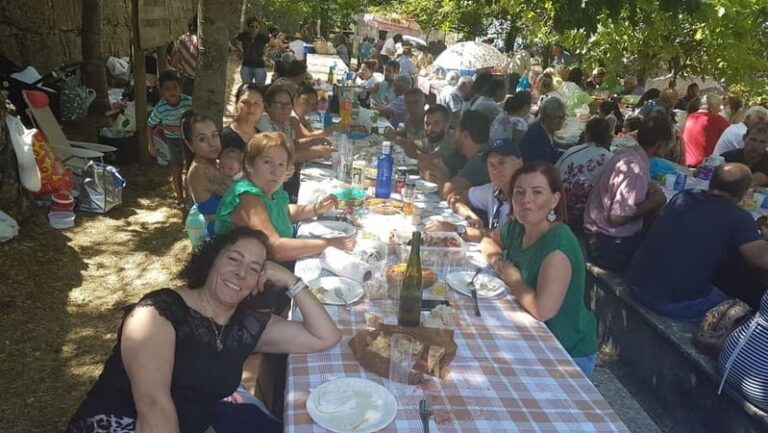 Os veciños de Covelo reúnese para celebrar a romaría dea Xestosa