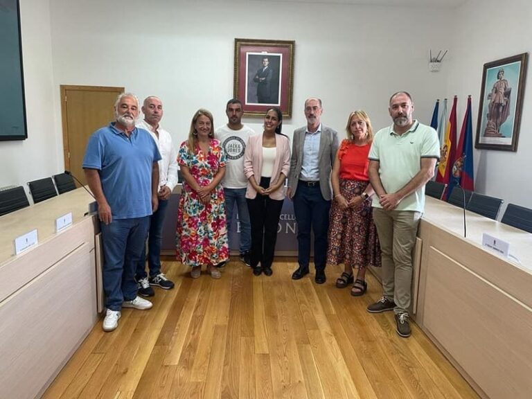 O cónsul de Cuba visita o Concello de Baiona