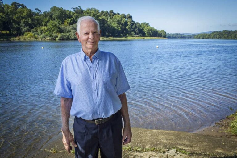 Tomiño homenaxea a Pepe Coruto, un sabio do río Miño