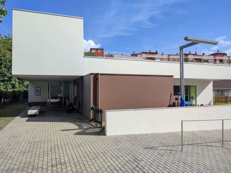 Executadas obras de mantemento na Escola Infantil Galiña Azul de Tui