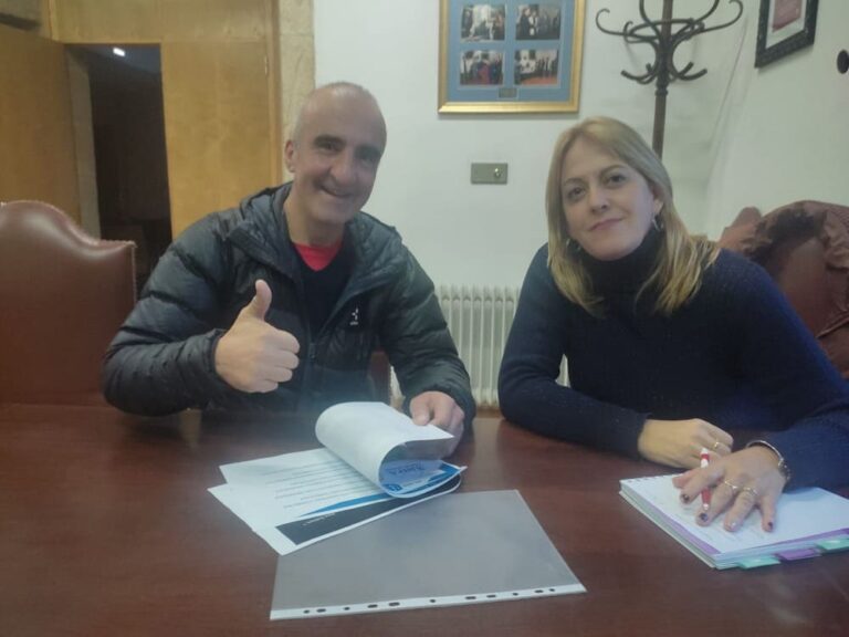 Baiona reconoce o palmarés do alpinista Roberto López