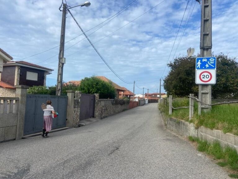 Os veciños de Bouzavella decidirán o xoves o futuro da rúa
