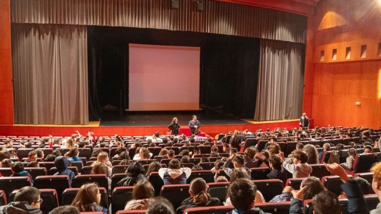 Máis de 300 alumnos de 5º e 6º de Primaria participaron onte en “O Cine nas aulas”