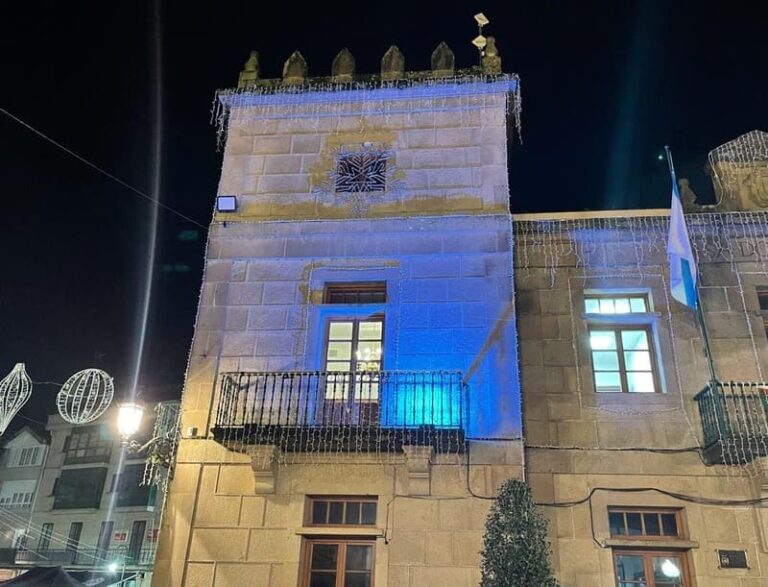 Redondela ilumínase de azul polo Día da Diabete