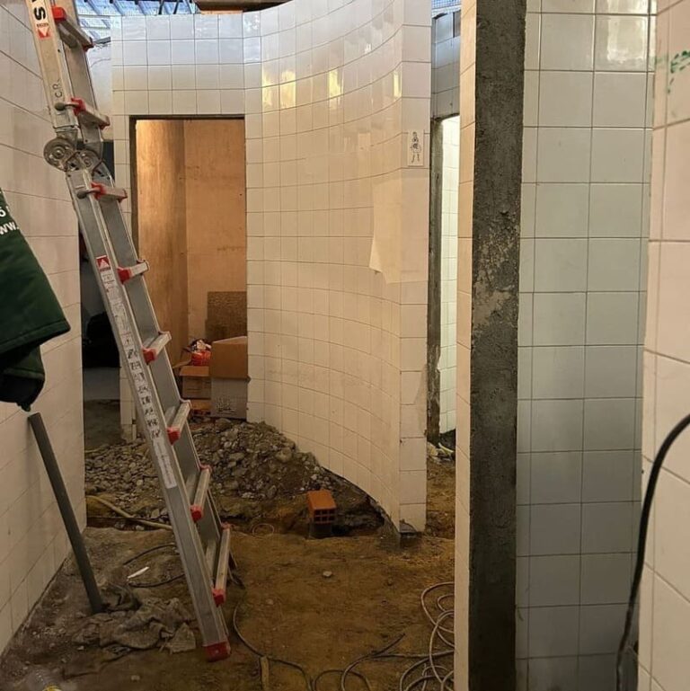 Continúan a bo ritmo as obras da praza de abastos de Salvaterra
