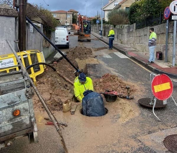 Nigrán substitúe o abastecemento dun camiño en Panxón