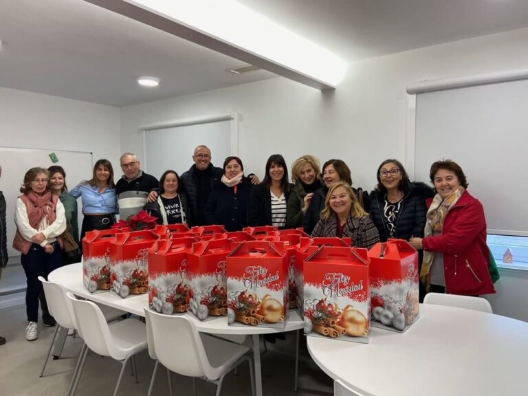 Nigrán agasalla con cestas de Nadal aos voluntarios