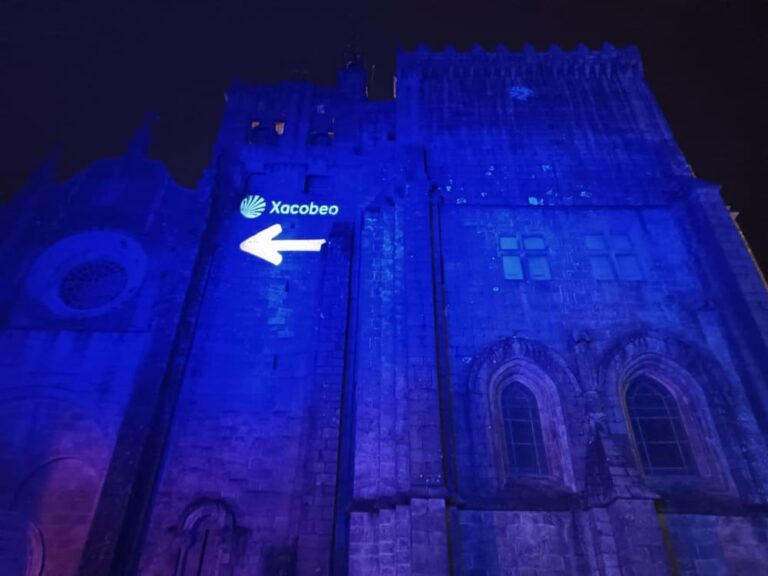 A Catedral de Tui ilumínase este Nadal coma un dos monumentos emblemáticos do Camiño de Santiago
