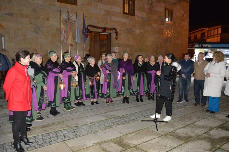 Camiño navideño en Mos con iluminación xacobea e concerto de Malvela