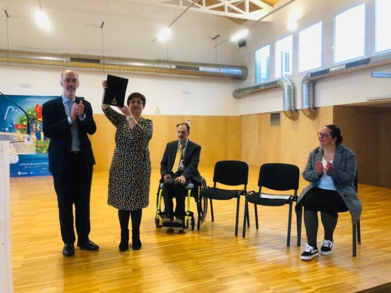 O Concello de Baiona fai entrega da Medalla de Ouro ao CEP Sabarís no seu 50 aniversario
