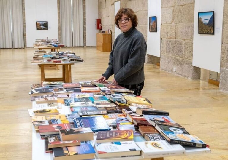 Abre o Mercadiño Solidario de Libros na Biblioteca Municipal de Tui