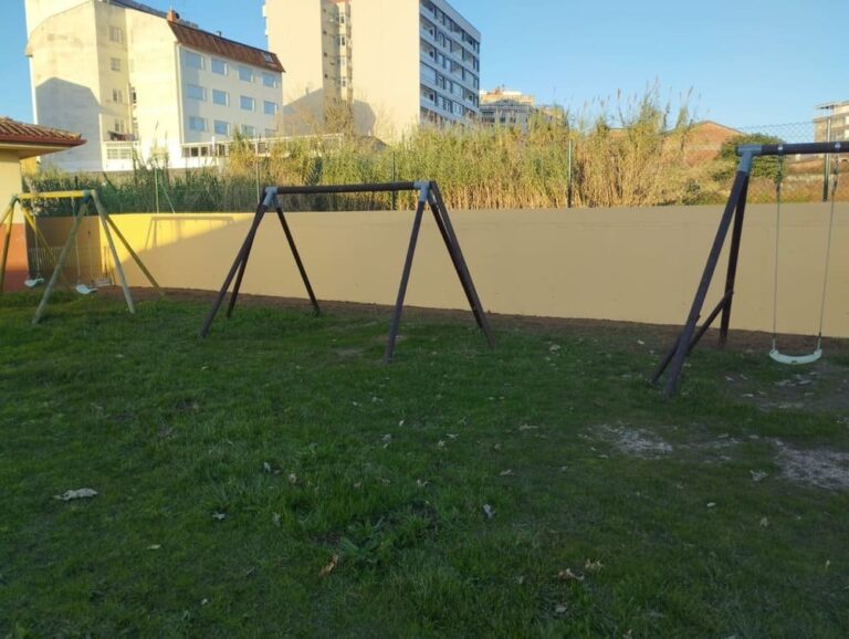 Ponteareas substitúe o muro do CEIP Fermín Bouza Brey polo seu estado de abandono