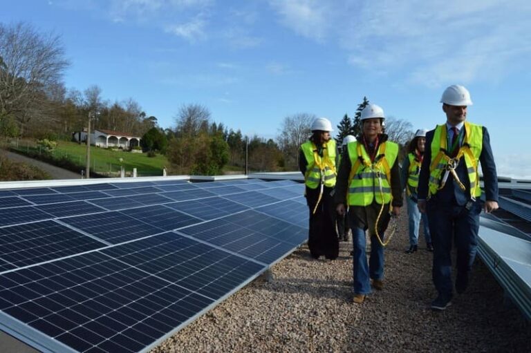 O Castro British International School ilumínase cun 30 % de enerxía limpa