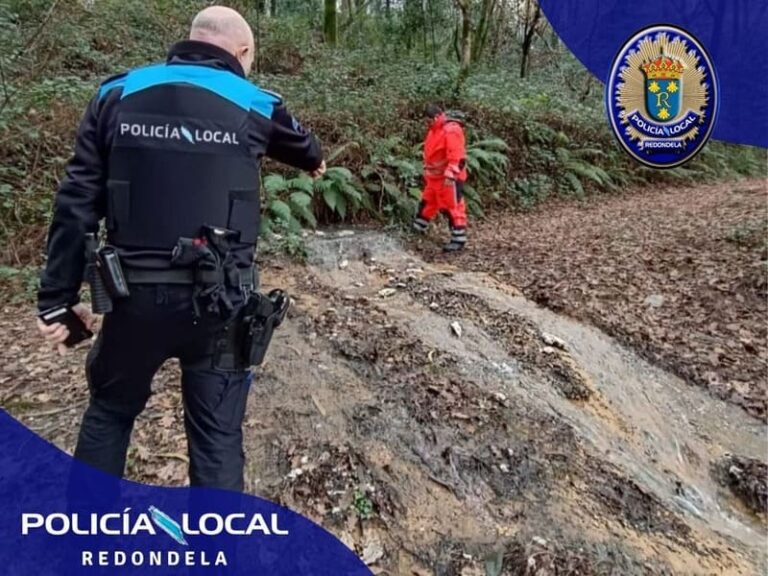 Detectada unha vertedura nunha zona de monte de Saxamode