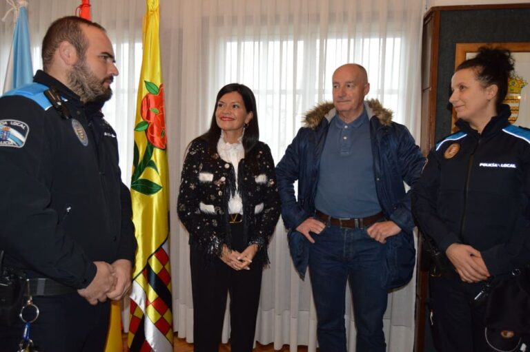 A Policía Local de Mos mellora a técnica de tiro na galería de realidade virtual da Policía Nacional