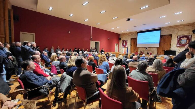 Reunión do goberno municipal de Ponteareas cos veciños da zona vella