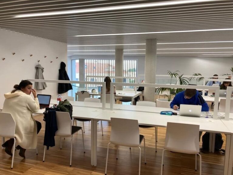 A biblioteca de Nigrán comeza hoxe co horario de apertura extendido