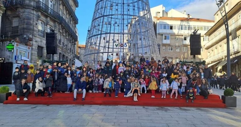 O alumnado do CEIP de Angorén visita o Nadal de Vigo
