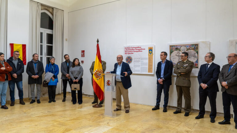 Abel Losada inaugura a exposición «Cartografía da Raia» que estará aberta no edificio ‘Francisco Sánchez’ de Tui ata o 10 de febreiro