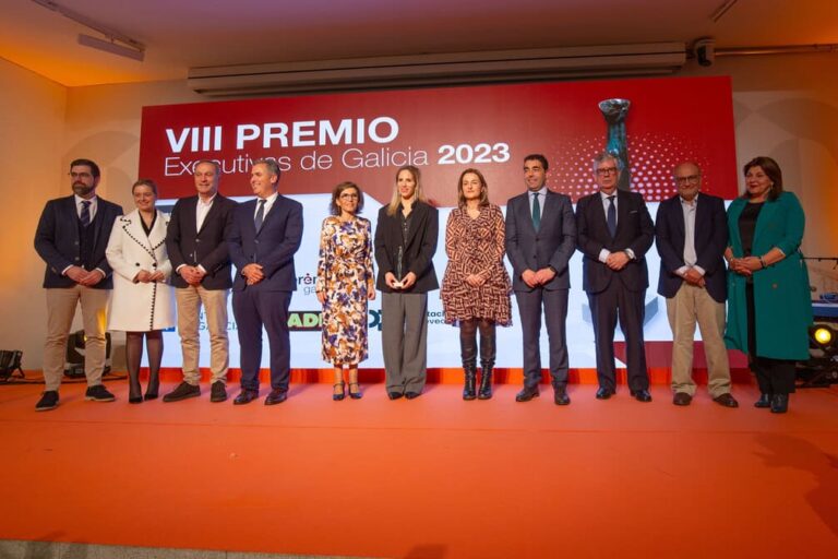 Luis López destaca a figura de Teresa Portela na entrega dos VIII premios Executivas de Galicia