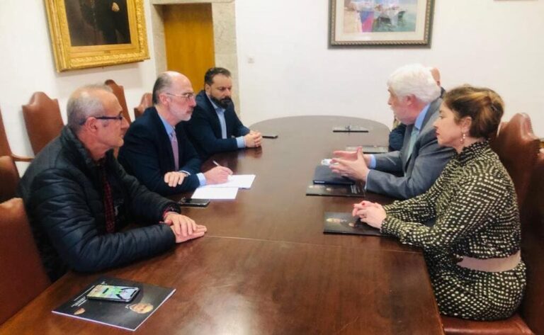 Os alcaldes do Val Miñor reúnense coa Fundación Española do Corazón e a Asociación de Cardiópatas Galicia Sur