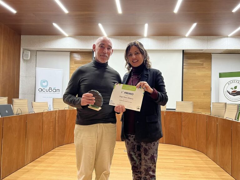 A diversidade e exuberancia vexetal dun xardín en Caldas de Reis, gañadora dos IV Premios Xardín Galego