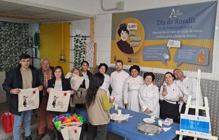 Redondela celebra o día de Rosalía con Caldo de Gloria, libros e bolsas de tea da autora