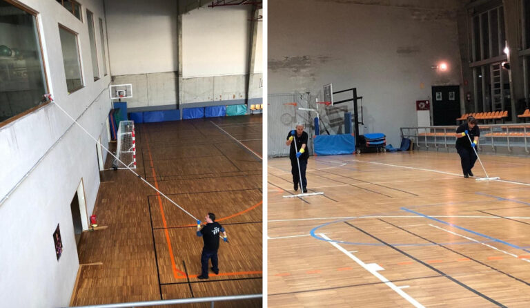 O alumnado de limpeza de superficies e locais do obradoiro ‘Coidando Miñor’ limpa a fondo o pavillón de deportes de Baiona