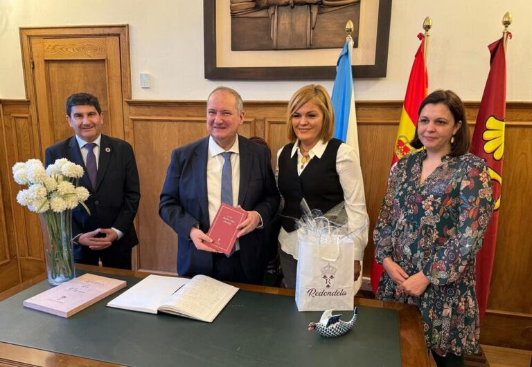 O ministro Jordi Hereu visita o Concello de Redondela