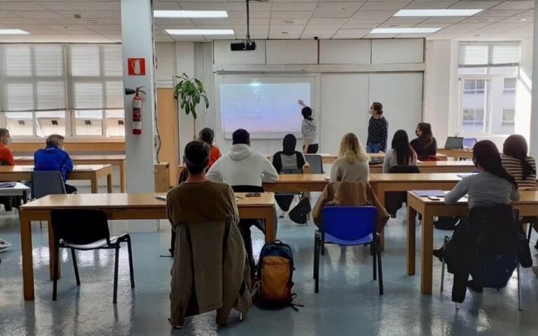 A Cañiza pon en marcha unha nova acción formativa dirixida ás familias