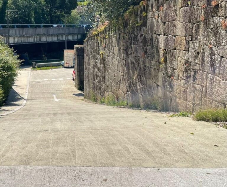 O xulgado dá a razón ao Concello de Redondela sobre a titularidade pública do acceso ao aparcadoiro de Vilavella