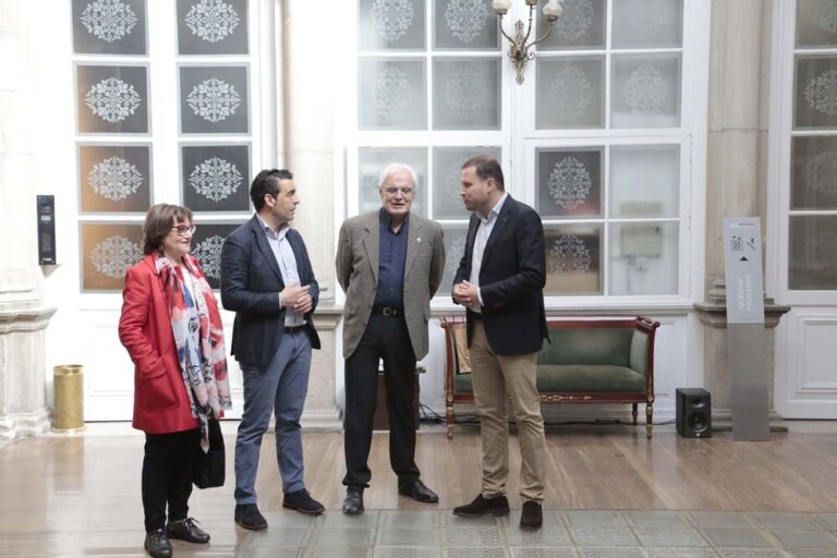 Luis López reafirma o compromiso da Deputación co galego nun encontro co presidente da Real Academia Galega