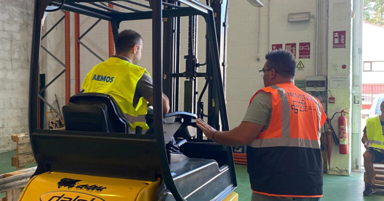 Curso de carretillas elevadoras en Mos: prazas limitadas e formación bonificable